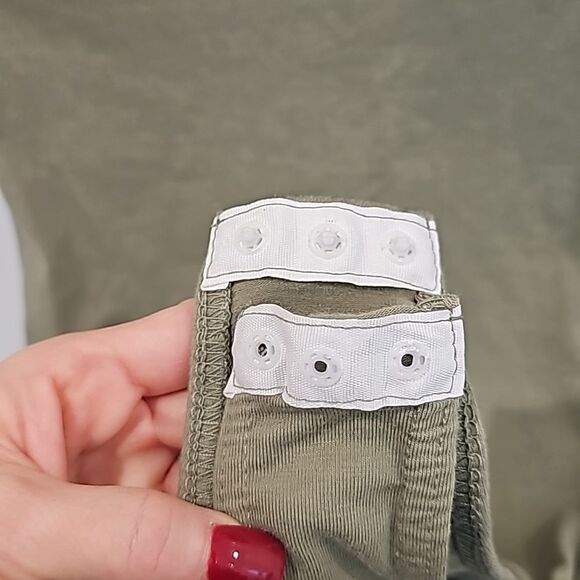 Pretty Little Thing Army Green Thong Short Sleeve Bodysuit Size 4 - Picture 8 of 8